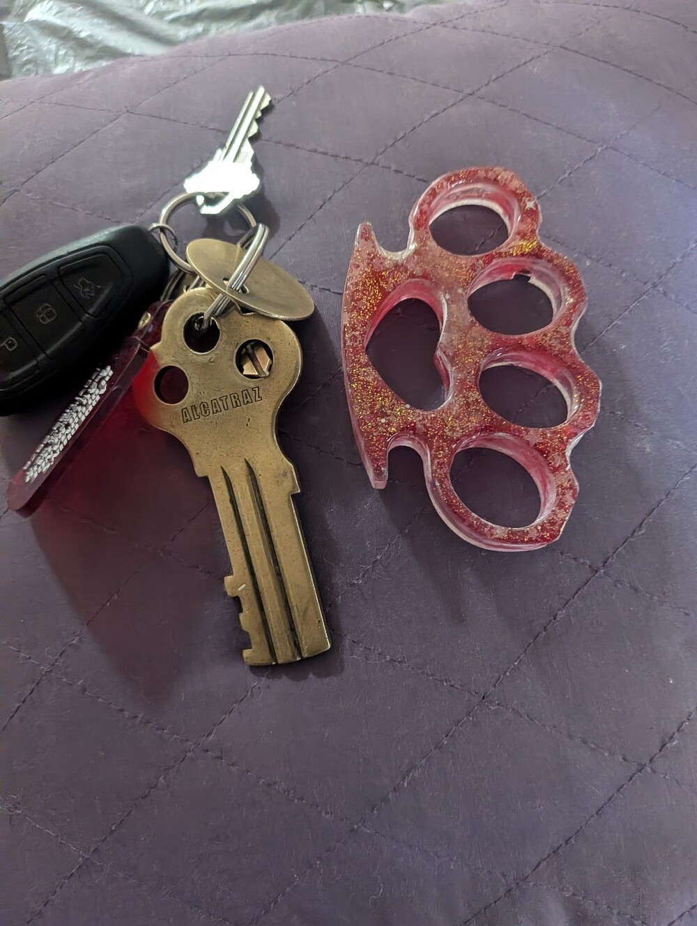Resin Knuckle Keychain - Red Glitter Protective Tool